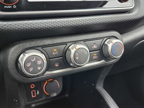 Used 2022 Nissan Kicks S image 28