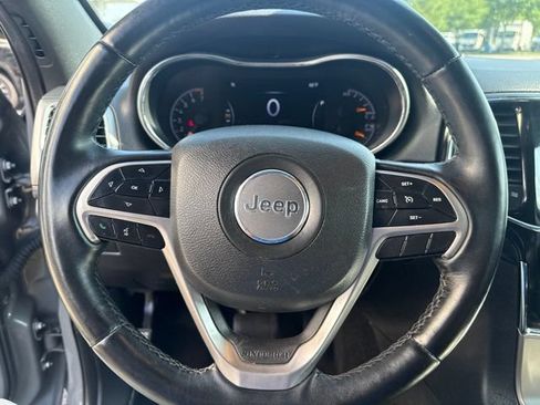 Used 2022 Jeep Grand Cherokee Laredo X AWD/4WD image 13