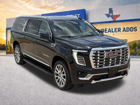 Used 2025 GMC Yukon XL Denali AWD/4WD image 13