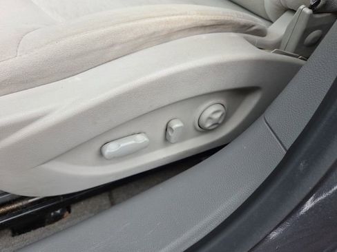 Used 2013 Buick LaCrosse FWD image 28