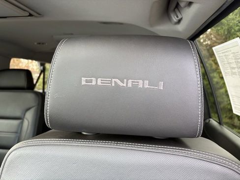 Used 2019 GMC Yukon XL Denali w/ Denali Ultimate Package image 40