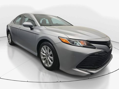 Used 2018 Toyota Camry LE w/ Convenience Package image 1
