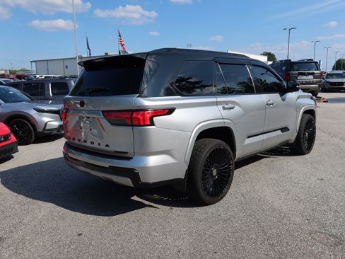 Used 2025 Toyota Sequoia Capstone AWD/4WD image 5