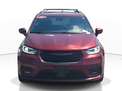 Used 2021 Chrysler Pacifica Touring-L w/ Uconnect Theater Family Group AWD/4WD image 2