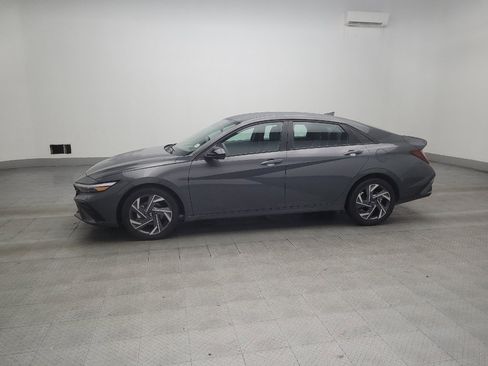 Used 2025 Hyundai Elantra Sport FWD image 2