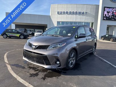 Used 2018 Toyota Sienna SE Premium