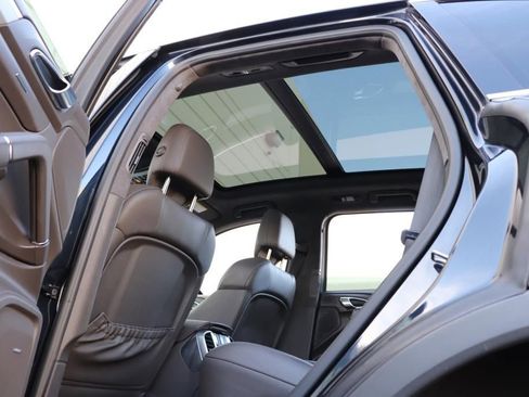 Used 2015 Porsche Cayenne Turbo image 36