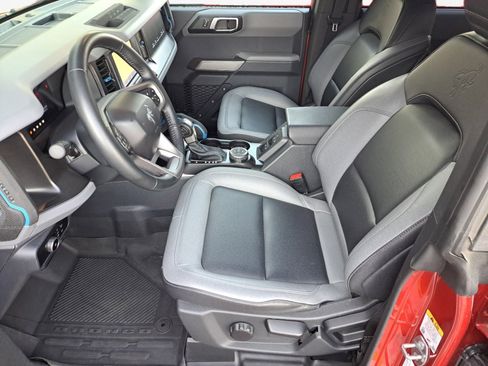 Used 2023 Ford Bronco Black Diamond image 9