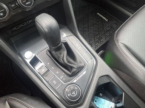 Used 2018 Volkswagen Tiguan SEL AWD/4WD image 22