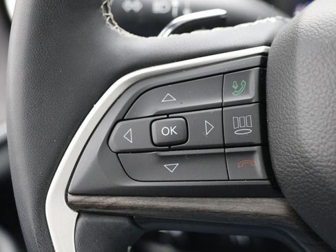 Used 2023 Jeep Grand Cherokee L Limited w/ Luxury Tech Group II image 21