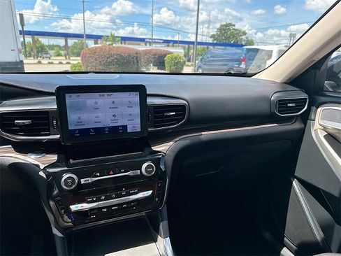 Certified 2022 Ford Explorer Limited w/ Equipment Group 301A image 20