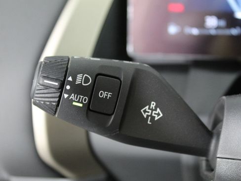 Used 2025 BMW X3 xDrive30i w/ Premium Package image 33