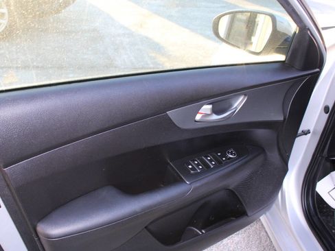 Used 2021 Kia Forte LXS image 17