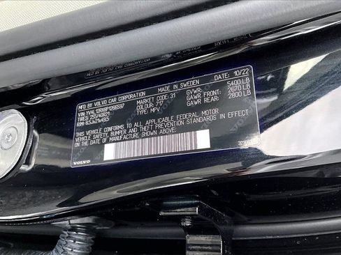 Certified 2023 Volvo XC60 B5 Ultimate w/ Climate Package image 18