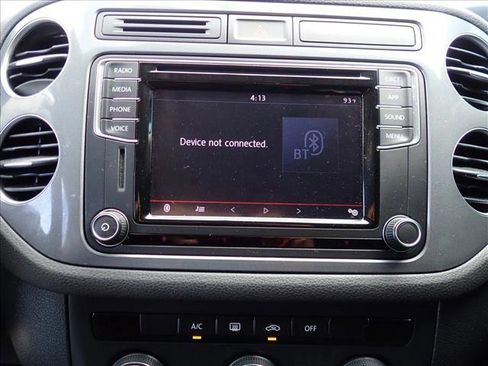 Used 2018 Volkswagen Tiguan Limited w/ Premium Package AWD/4WD image 16