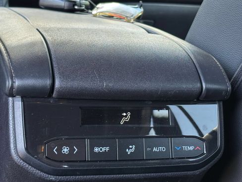 Used 2025 Toyota Highlander XSE AWD/4WD image 24