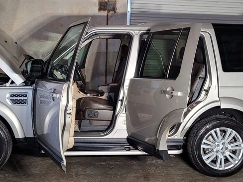 Used 2015 Land Rover LR4 HSE LUX image 12