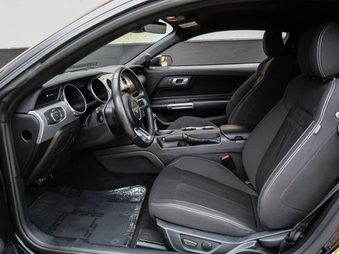 Used 2022 Ford Mustang GT RWD image 3