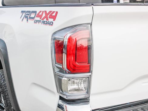 Used 2023 Toyota Tacoma TRD Off-Road image 9