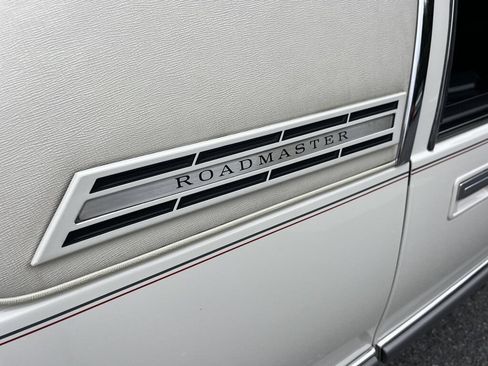 Used 1992 Buick Roadmaster Sedan RWD image 12