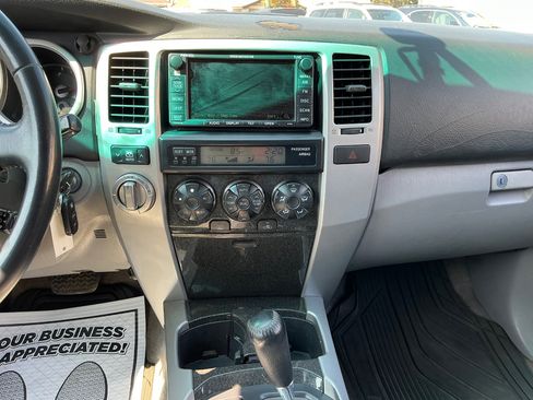Used 2005 Toyota 4Runner Limited image 19
