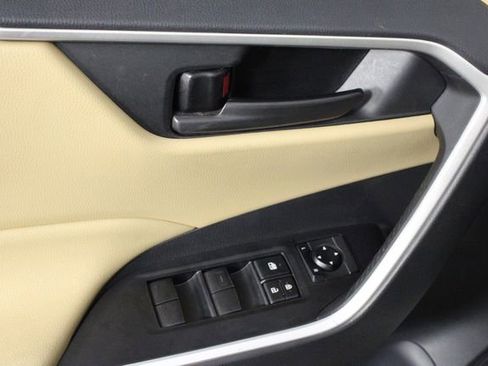 Used 2020 Toyota RAV4 LE image 16