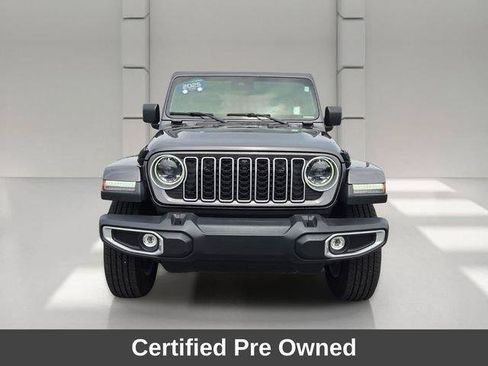 Used 2025 Jeep Wrangler Unlimited Sahara AWD/4WD image 8