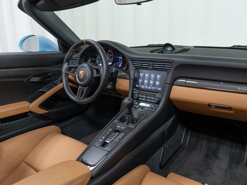 Certified 2019 Porsche 911 Speedster RWD image 24