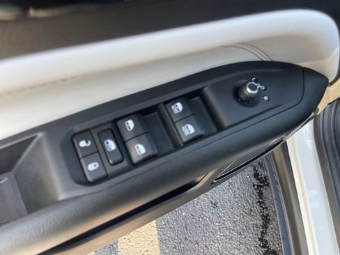 Used 2025 Jeep Compass Limited image 8