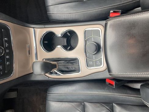 Used 2017 Jeep Grand Cherokee Limited image 23