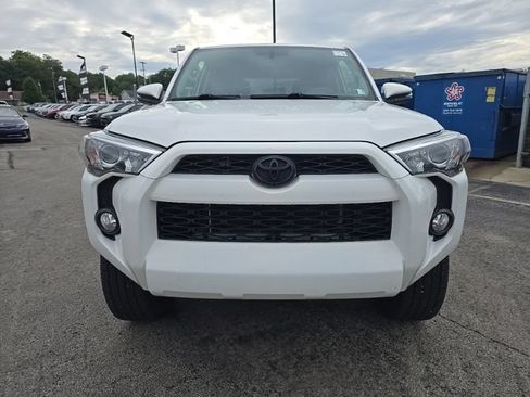 Used 2019 Toyota 4Runner SR5 Premium AWD/4WD image 2