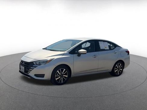 Used 2025 Nissan Versa SV FWD image 8
