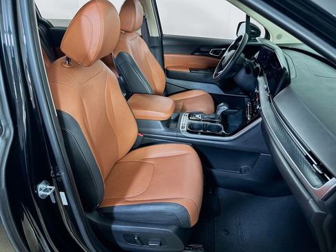 Used 2023 Kia Carnival SX Prestige image 14