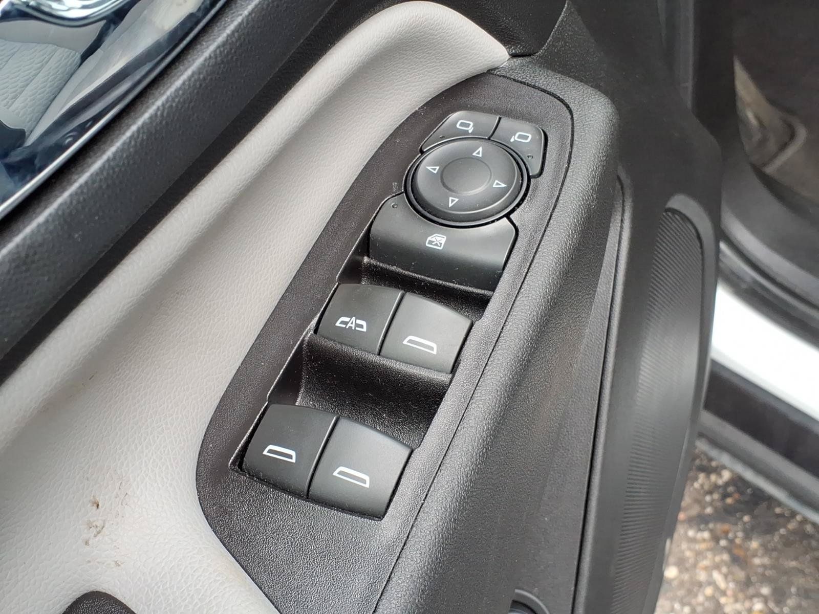 Used 2018 Chevrolet Equinox LT AWD/4WD image 5