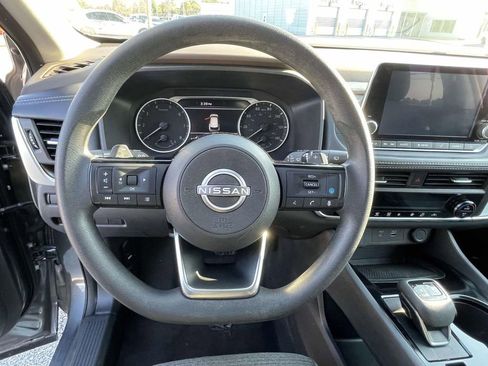 Used 2023 Nissan Rogue SV image 18