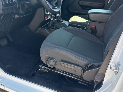 Used 2025 Jeep Wrangler Unlimited Rubicon image 8