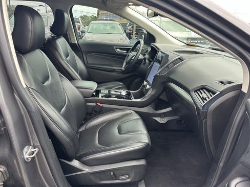 Used 2022 Ford Edge Titanium image 13
