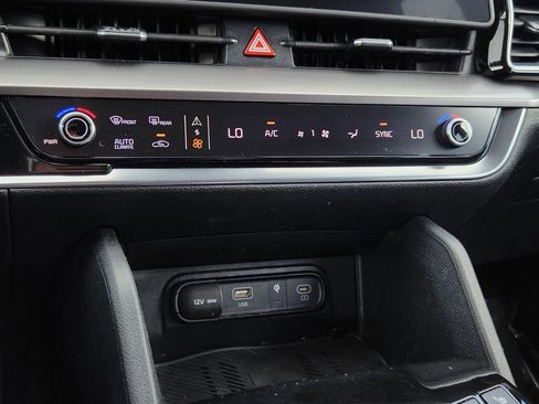 Used 2023 Kia Sportage EX image 18