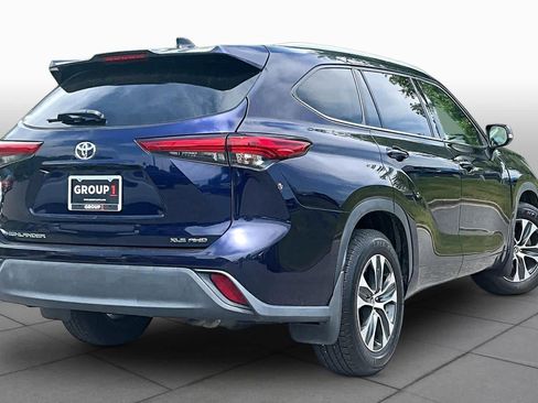 Used 2021 Toyota Highlander XLE AWD/4WD image 13
