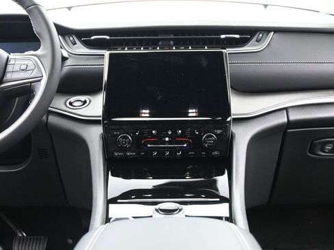 New 2025 Jeep Grand Cherokee Limited w/ Luxury Tech Group II image 25