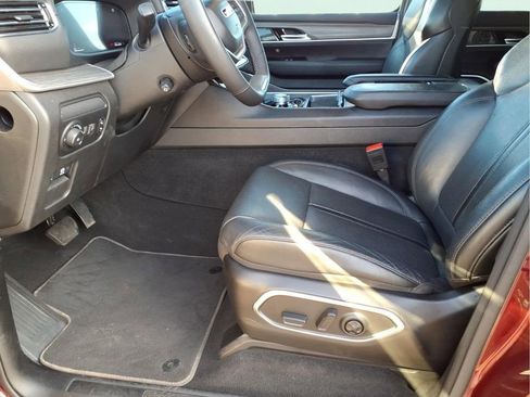 Certified 2024 Jeep Wagoneer L Series II w/ Flexible Seating Group AWD/4WD image 20