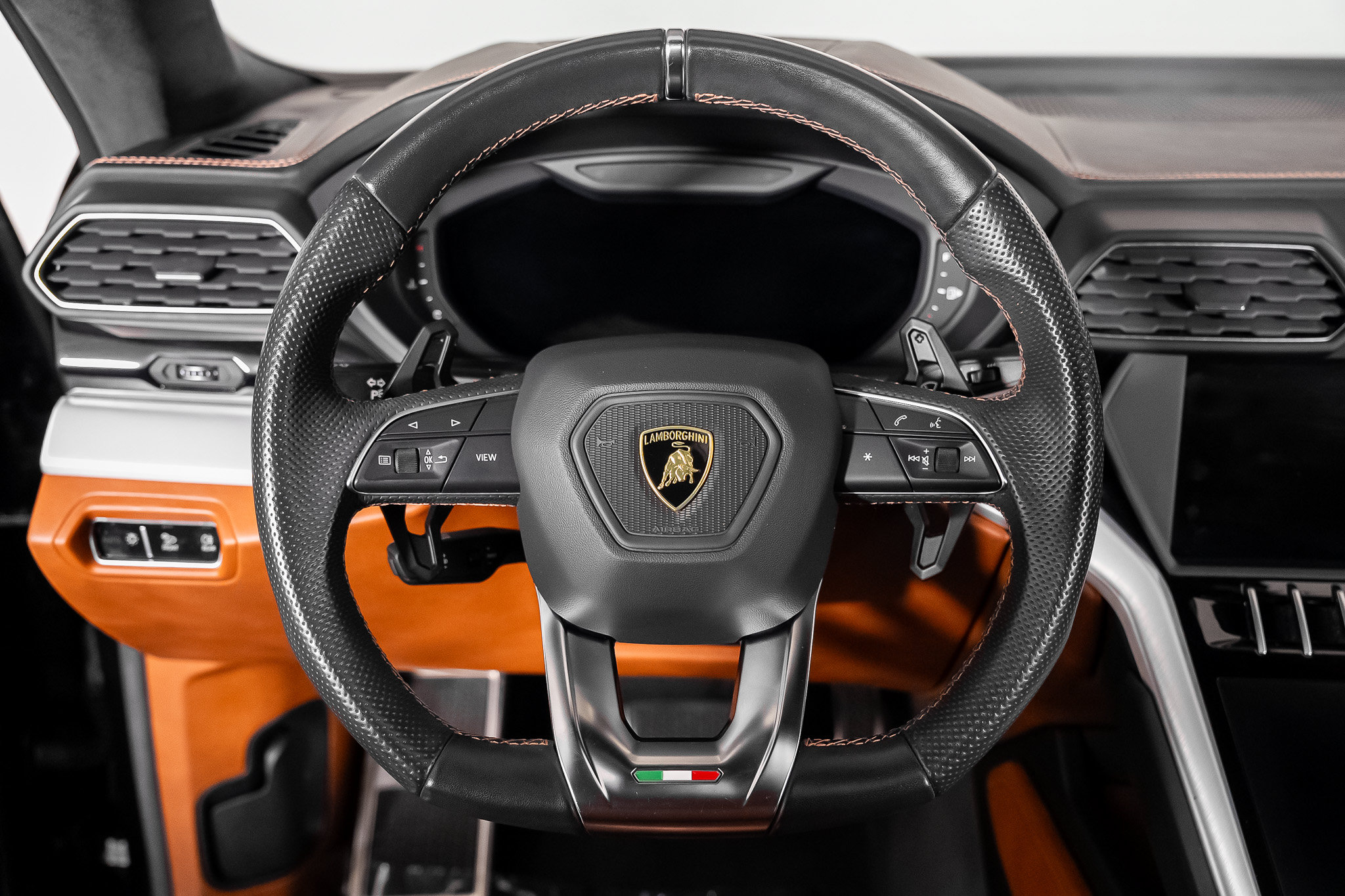 Used 2019 Lamborghini Urus AWD/4WD image 42