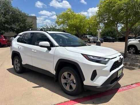 Used 2025 Toyota RAV4 XLE w/ Convenience Package FWD image 3