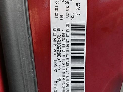 Used 2016 Chrysler Town & Country Touring-L FWD image 42