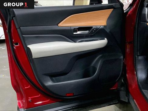 Used 2024 Toyota Grand Highlander Limited image 22