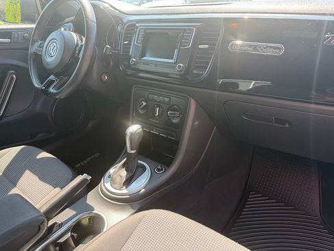 Used 2018 Volkswagen Beetle 2.0T FWD image 16
