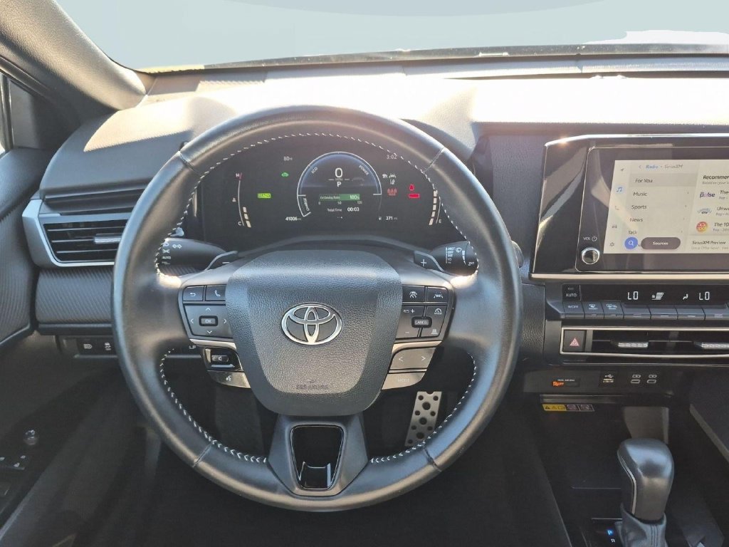 Used 2025 Toyota Camry SE FWD image 14