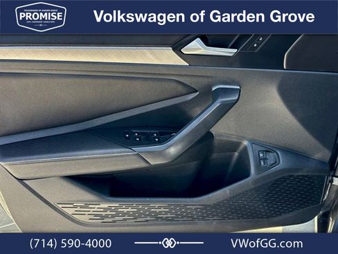 Used 2024 Volkswagen Jetta SE FWD image 11