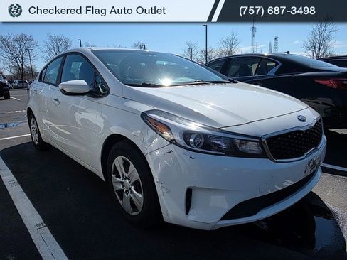 Used 2017 Kia Forte LX image 3