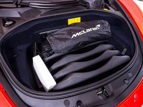 Used 2024 McLaren Artura RWD image 21